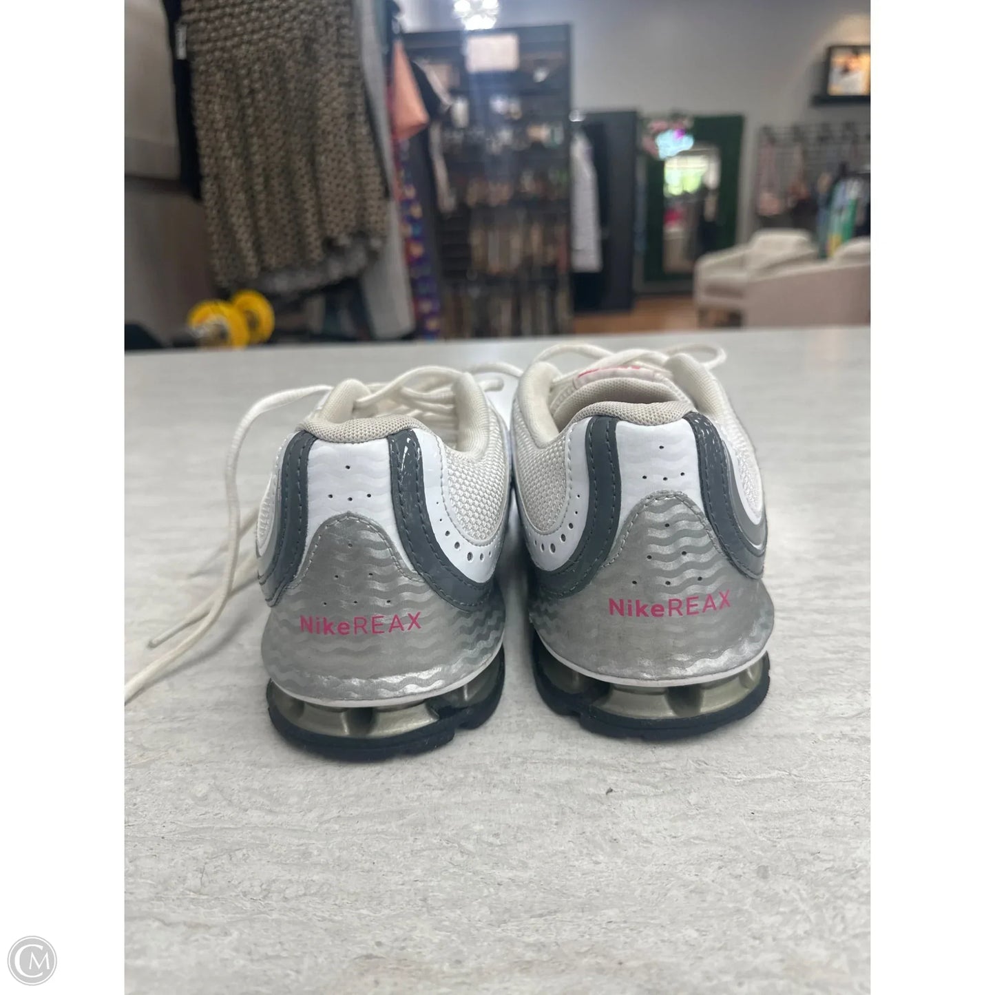 Shoes Sneakers By Nike In Grey & White, Size: 9