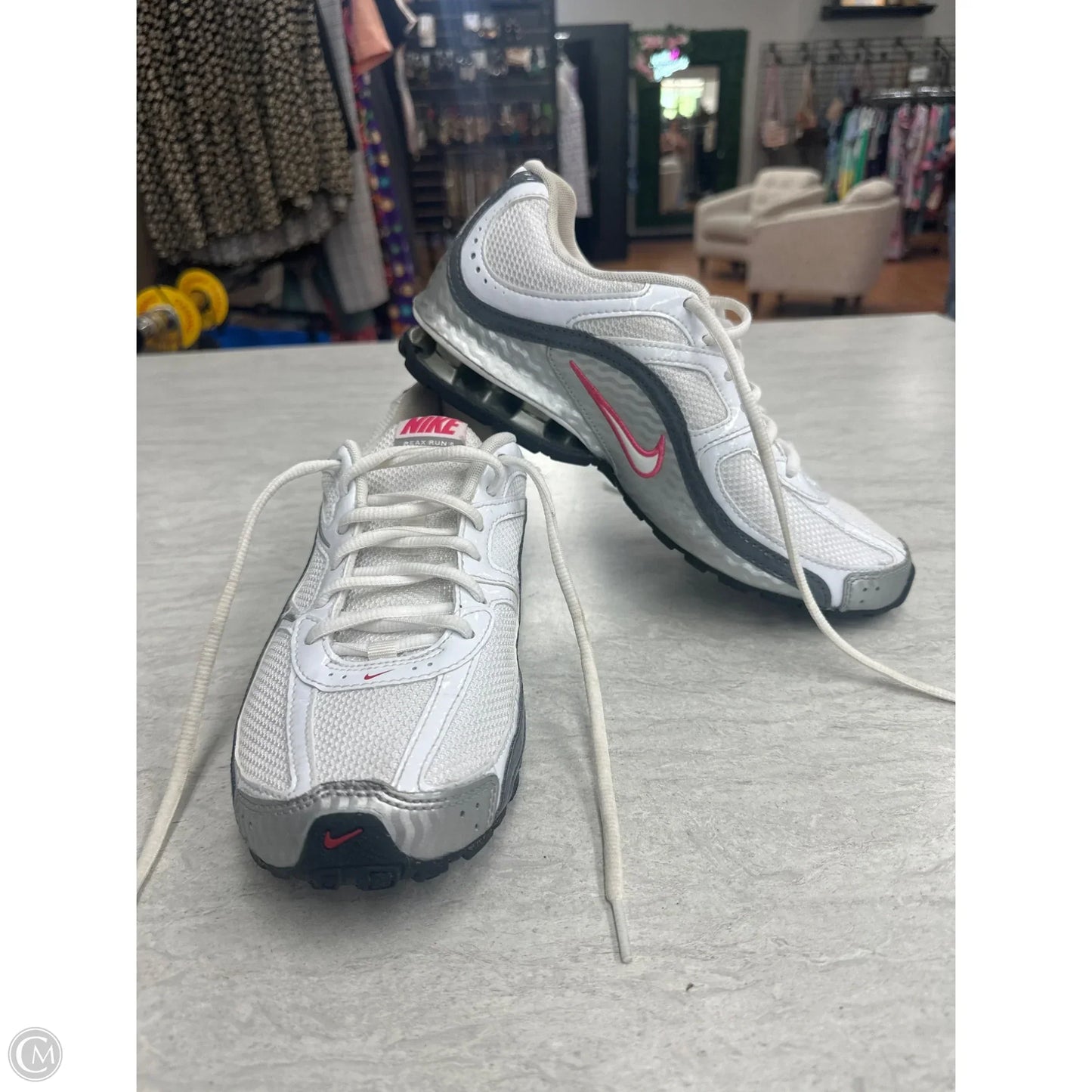 Shoes Sneakers By Nike In Grey & White, Size: 9