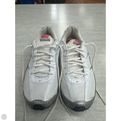 Shoes Sneakers By Nike In Grey & White, Size: 9