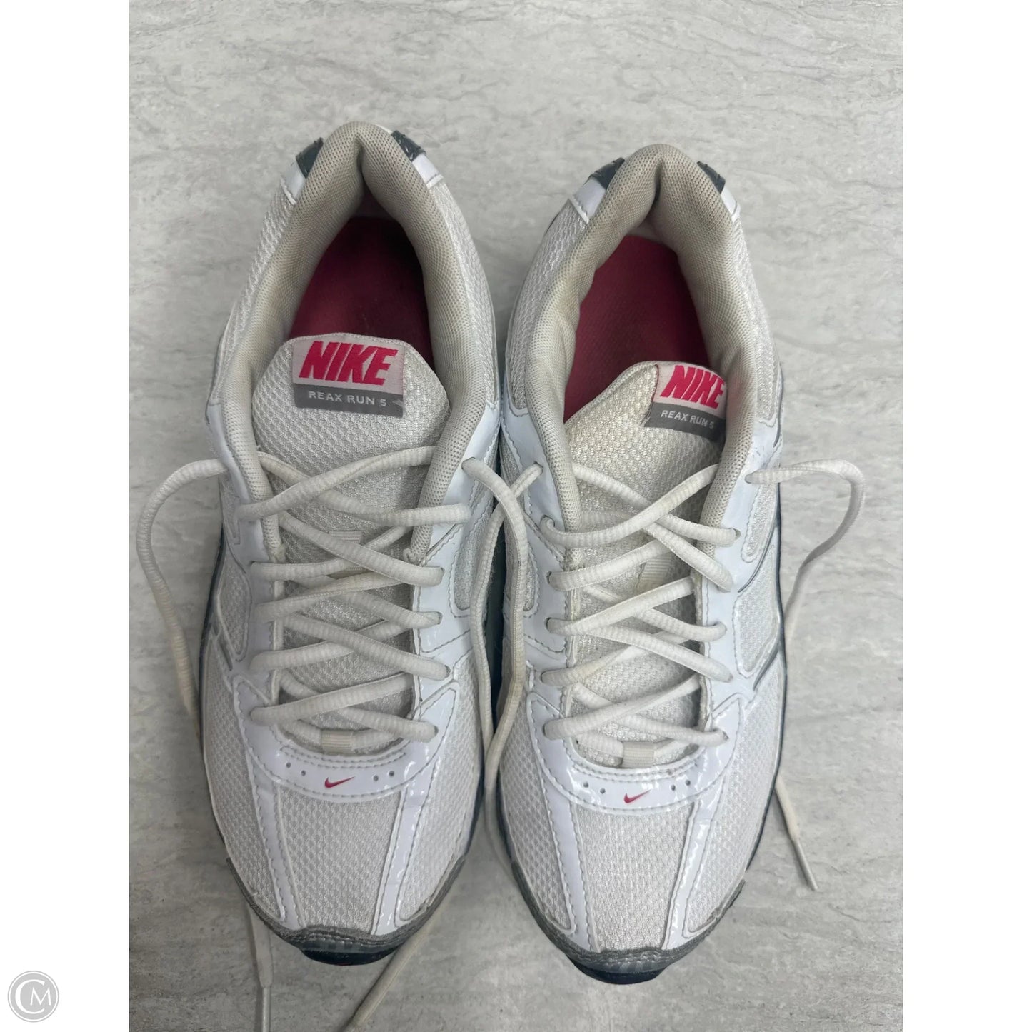 Shoes Sneakers By Nike In Grey & White, Size: 9