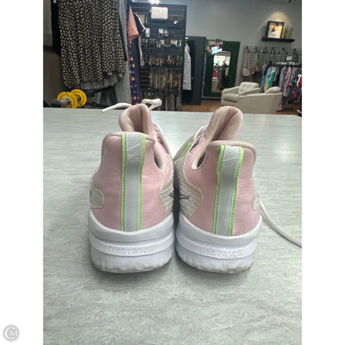Shoes Athletic By Nike In Cream & Pink, Size: 8.5