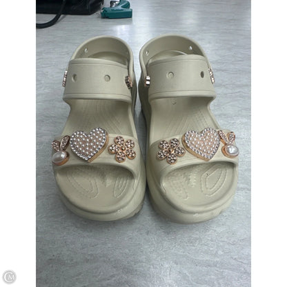 Sandals Flats By Crocs In Tan, Size: 7