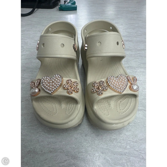 Sandals Flats By Crocs In Tan, Size: 7