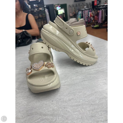 Sandals Flats By Crocs In Tan, Size: 7